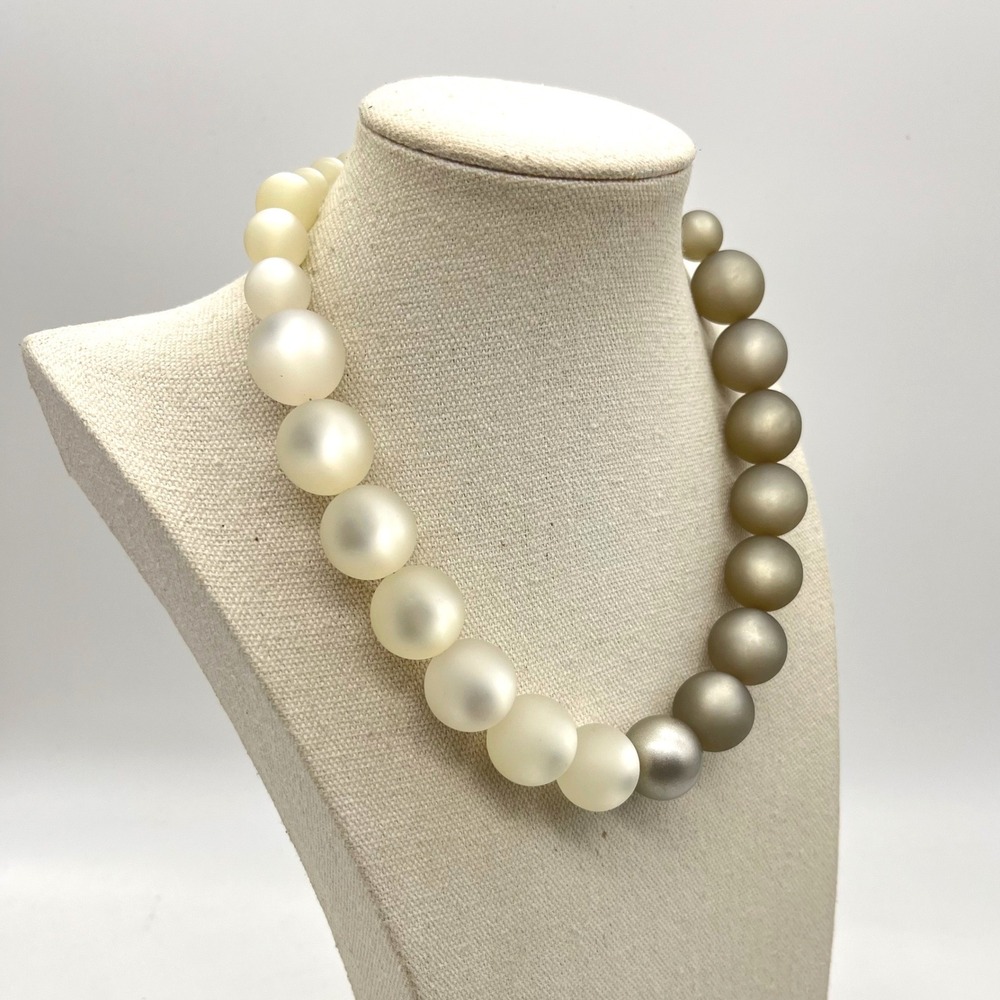 Avon PMA Two Tone Matte Graduated Bead Necklace Cream Taupe Silver Tone 20.5"